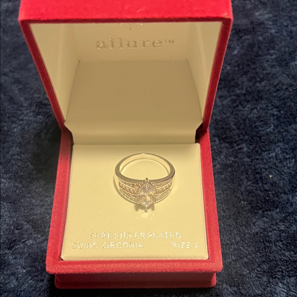 Allure Silver Ring With Clear Stones